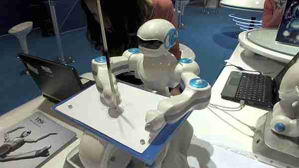 Robot-robotlar-yapay_zeka-robot_ressam-dijital_sanat