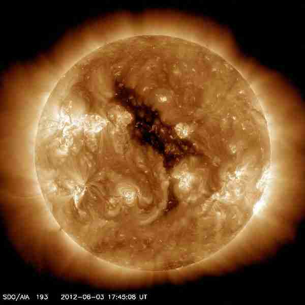 Güneş-corona-korona-kara_delik-nasa