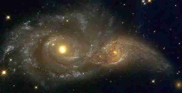 evren-galaksi-samanyolu-andromeda-hubble