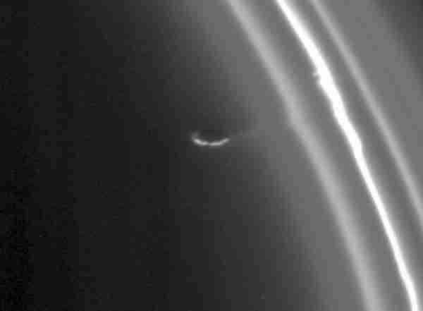 satürn_halkaları-satürn-cassini-nasa-phoebe