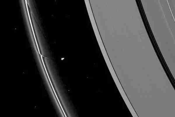 satürn_halkaları-satürn-cassini-nasa-phoebe