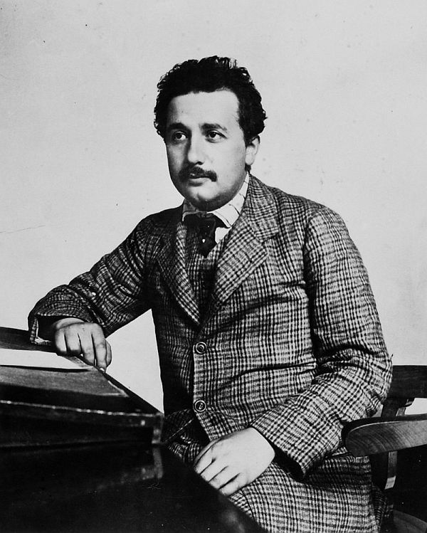 Einstein-görelilik-genel_görelilik-100-2015