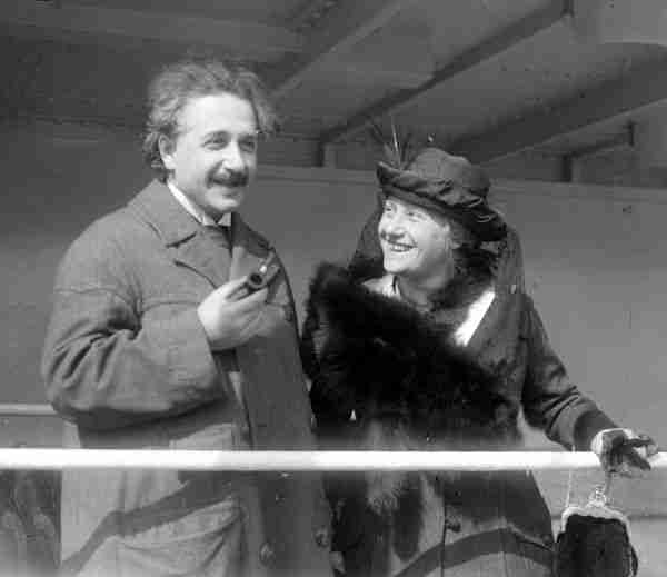 Einstein-görelilik-genel_görelilik-100-2015