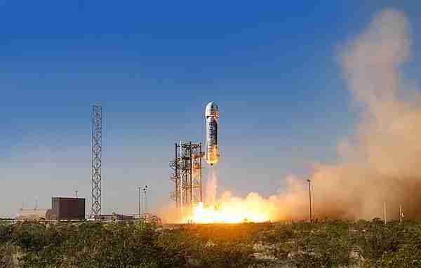 BlueOrigin'in roketi, Spacex Falcon 9'dan önce dikey iniş yaptı.