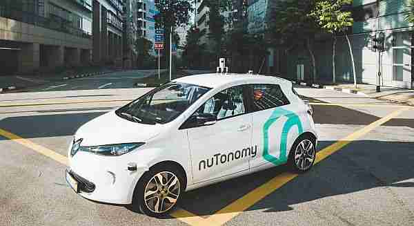 robot_taksi-taksi-uber-renault-waymo