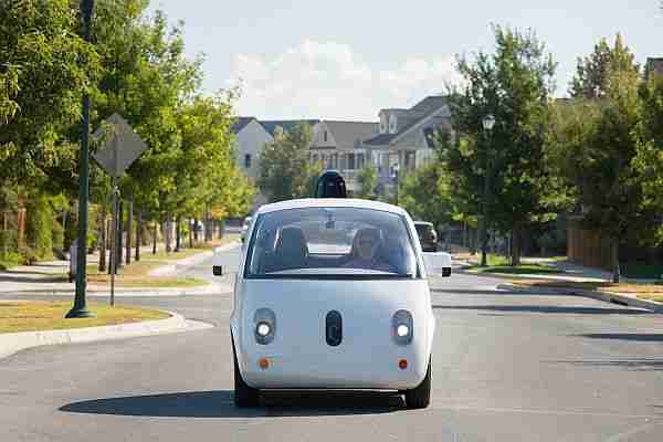 robot_taksi-taksi-uber-renault-waymo