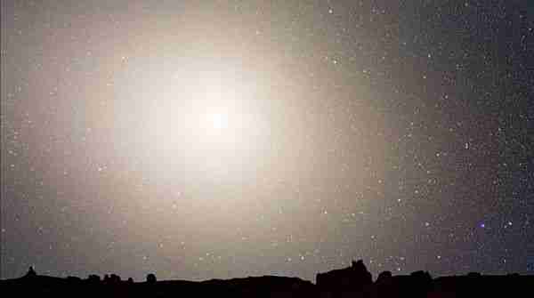 Andromeda-ve-samanyolu-galaksisi-nasıl-çarpışacak