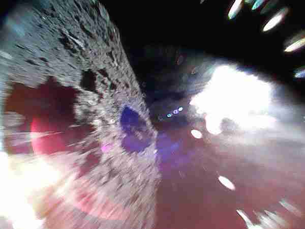 Japon-aracı-Hayabusa-2-asteroite-robot-indirdi